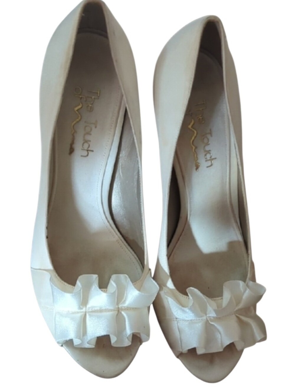 Vintage Nina Ivory Heels with Elegant Ruffle. Lovingly Pre-owned. As Is.